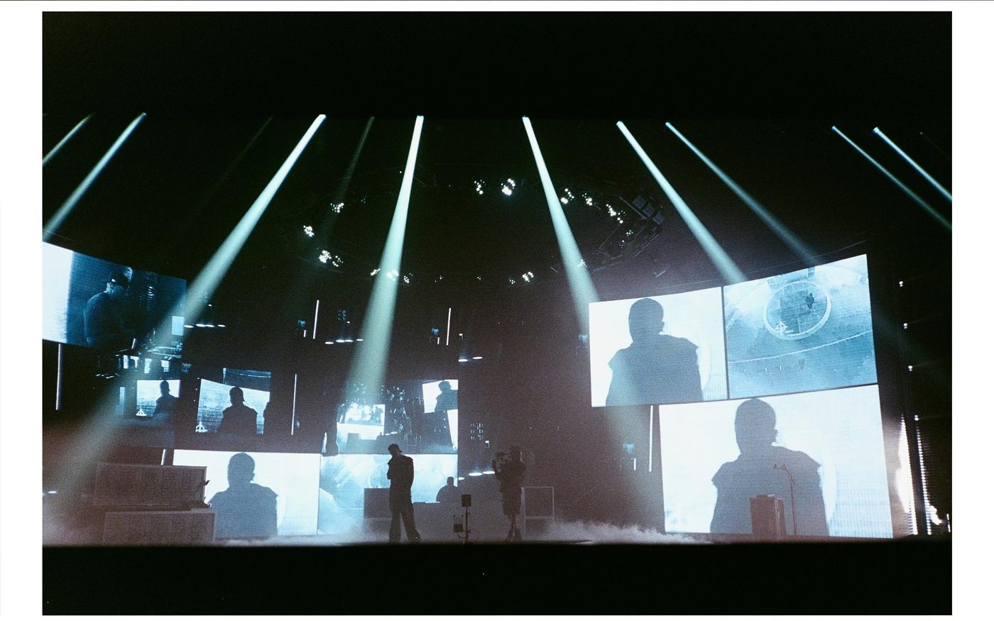The Kid Laroi — A Perfect World, stage design frames (Sturdy) — video screens, wide shot